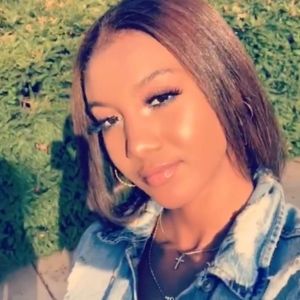 Meet your Posher, Chanel